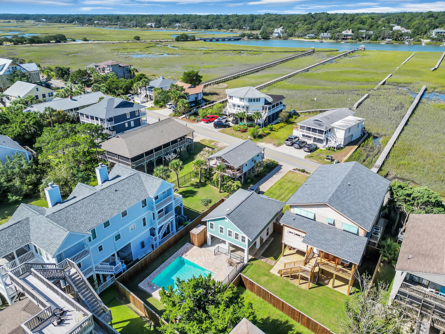 Queen Bee | Photo 27