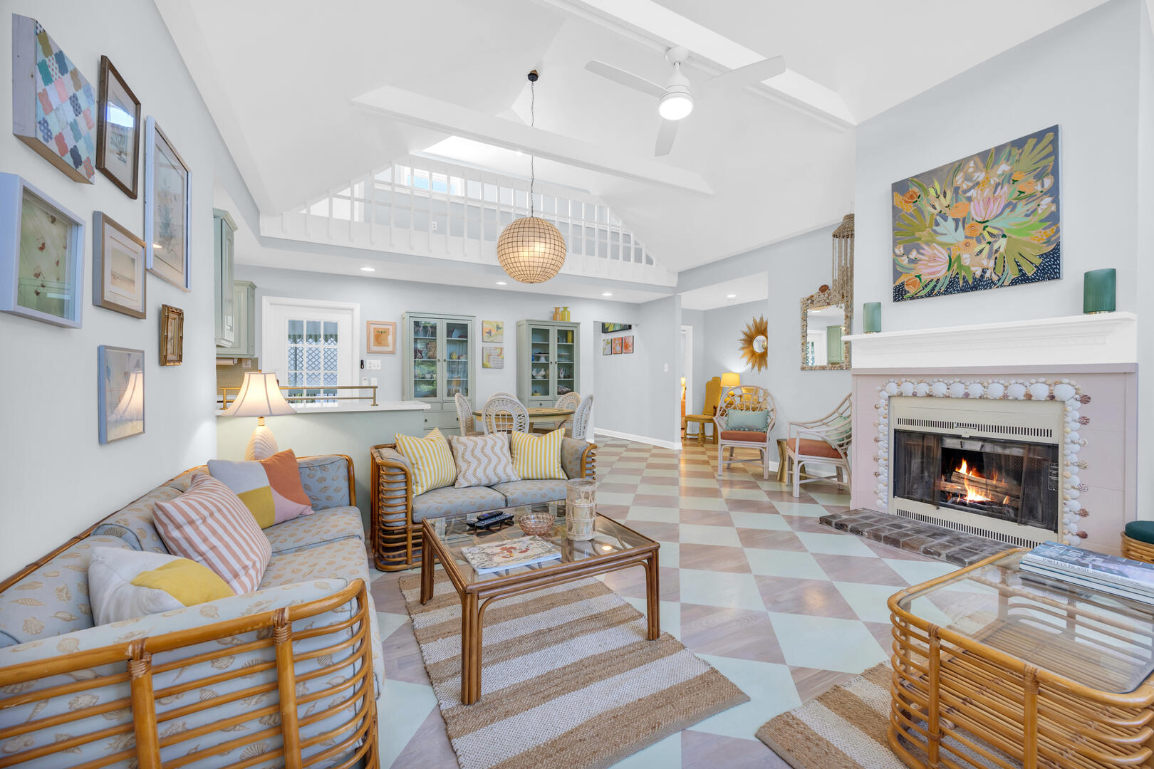 House of Mirth | Photo 16