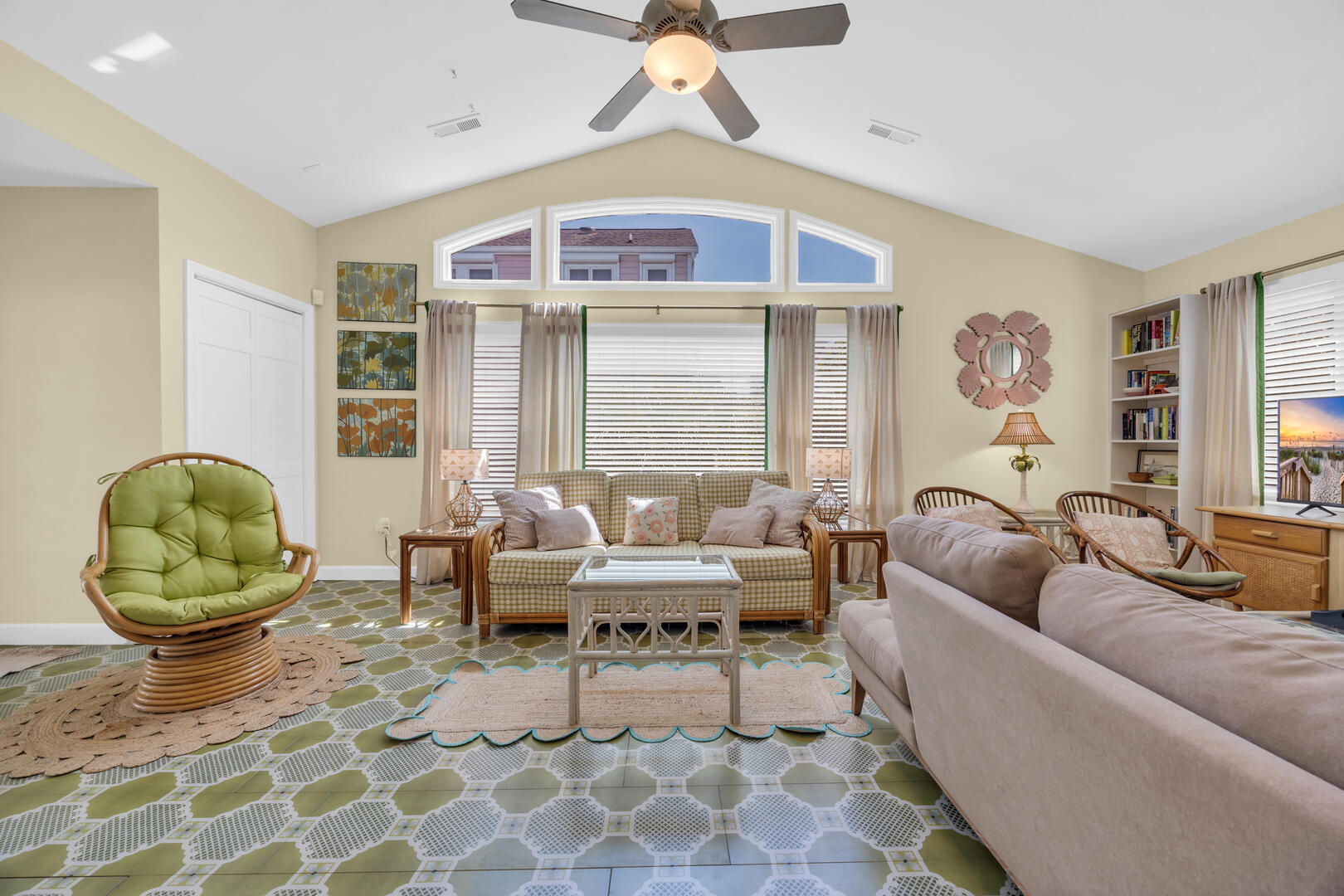 House of Mirth | Photo 25