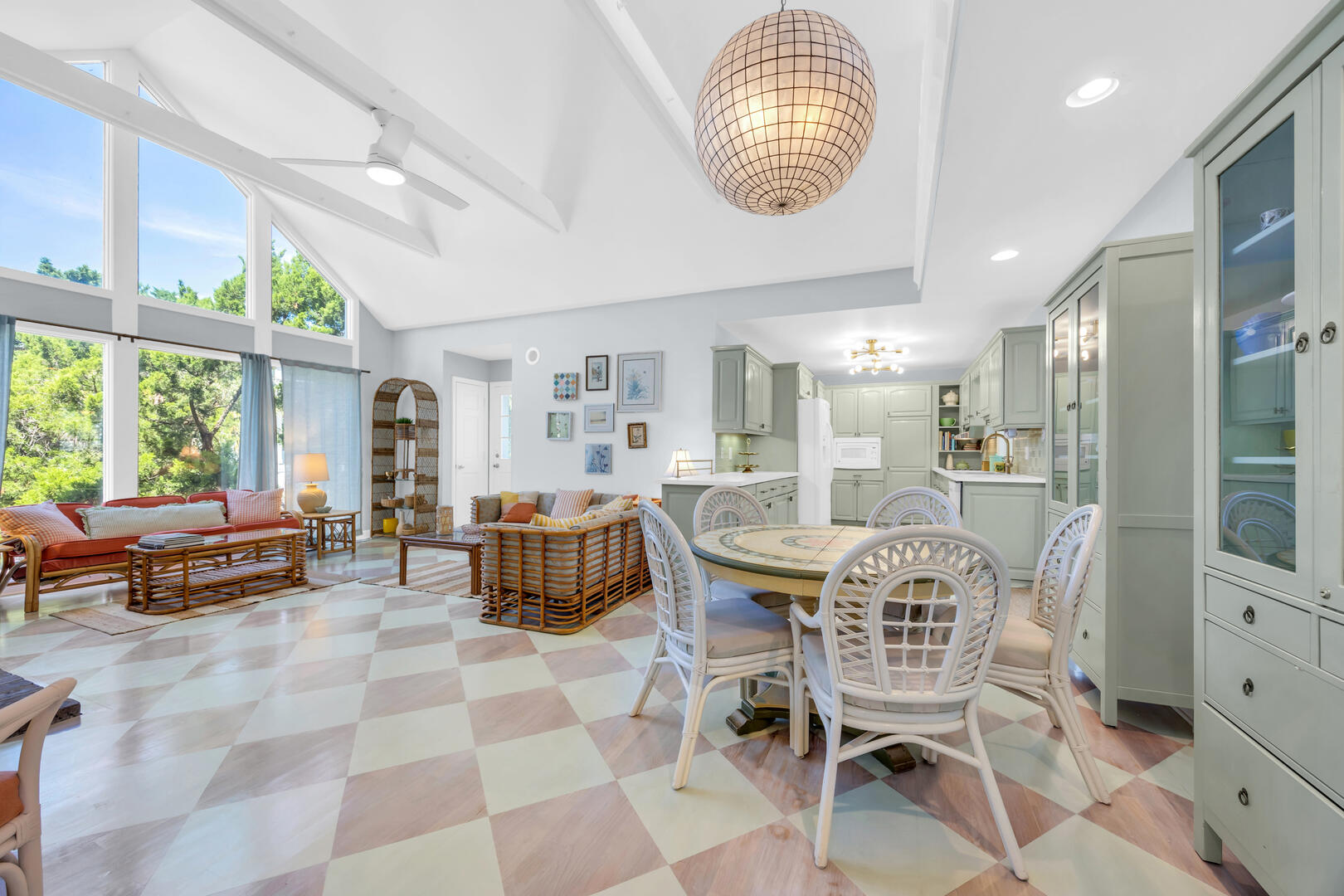 House of Mirth | Photo 12