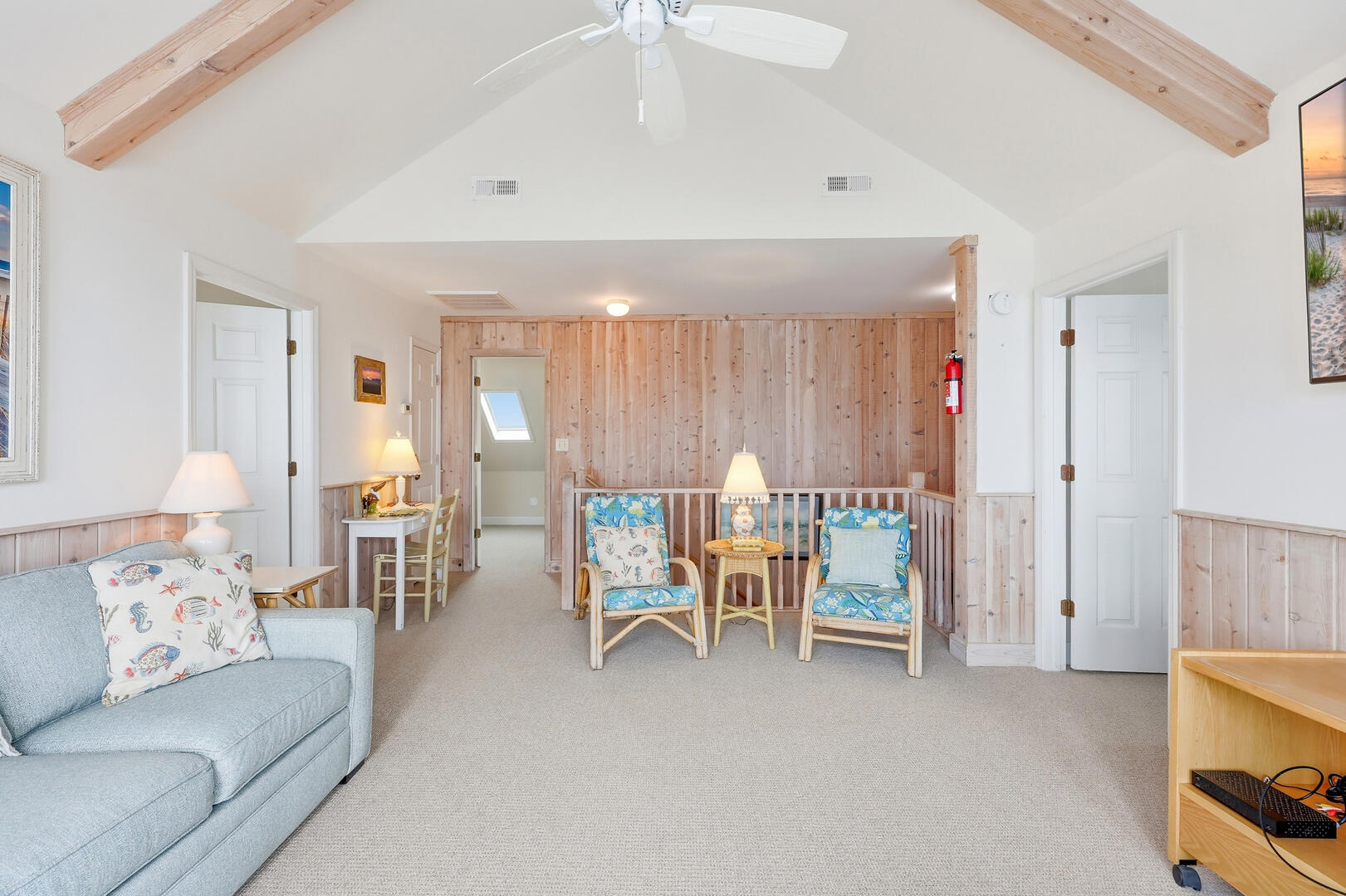 Arrogantly Shabby | Photo 16