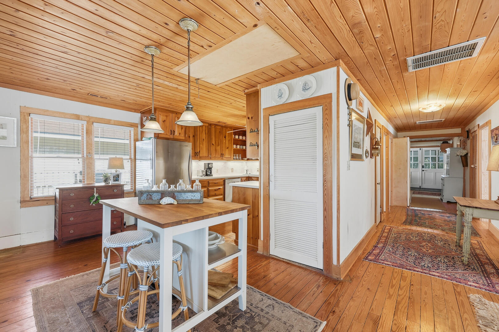 Back of the Moon | Photo 13