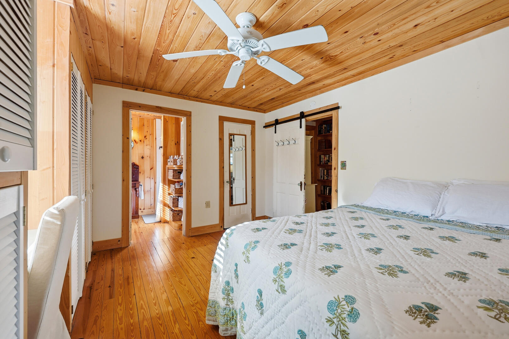 Back of the Moon | Photo 17