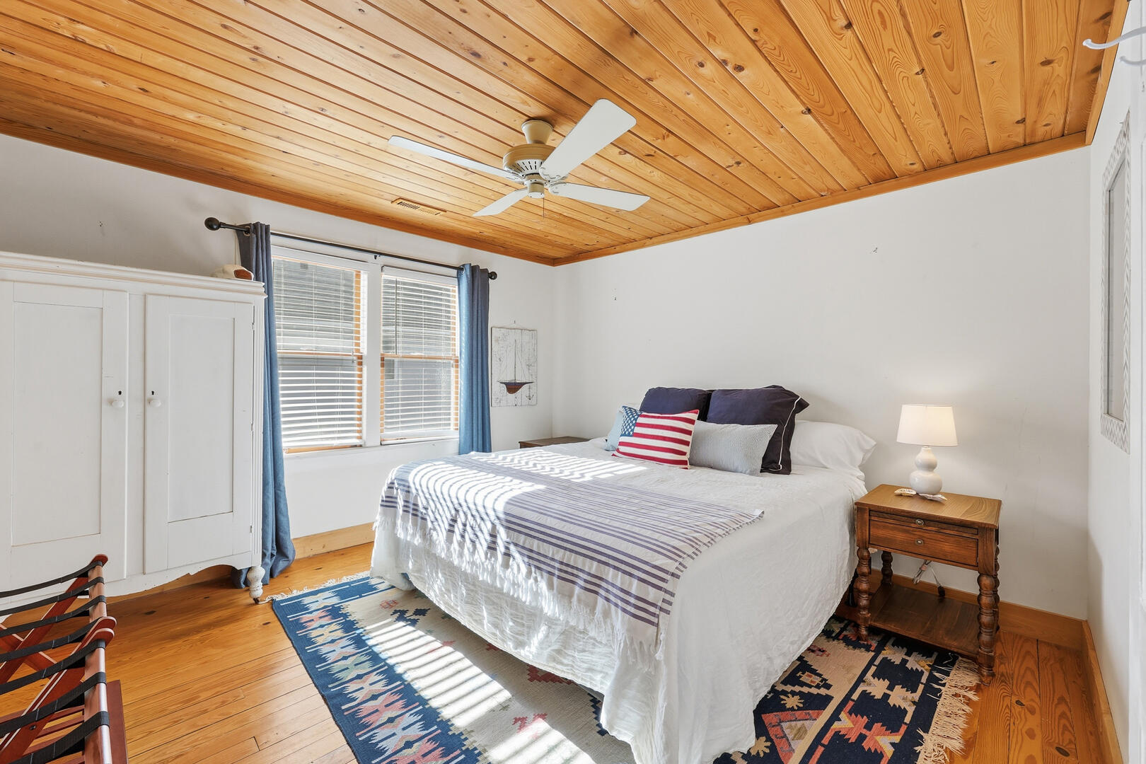 Back of the Moon | Photo 19