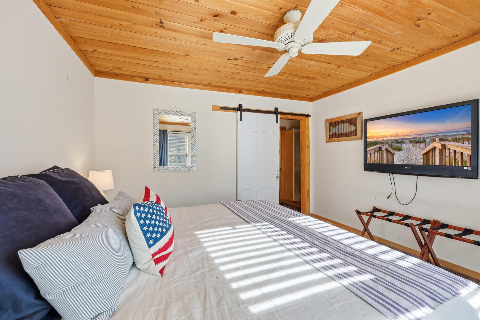 Back of the Moon | Photo 20