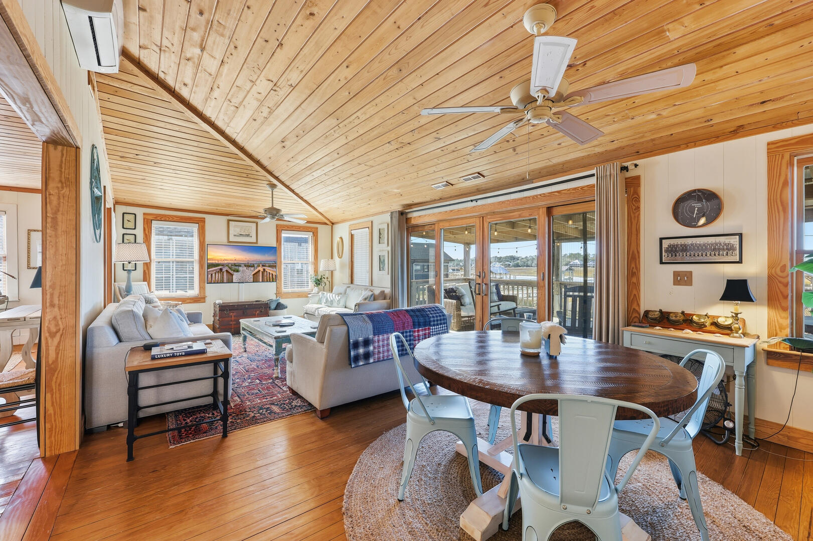 Back of the Moon | Photo 7