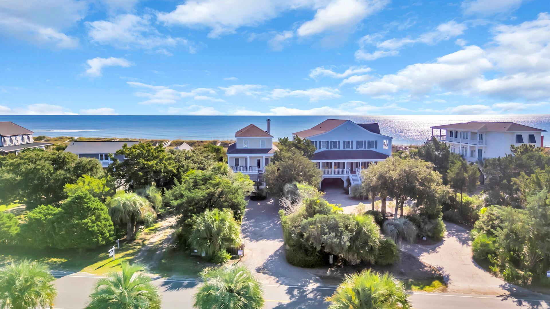 Towne House | Photo 2