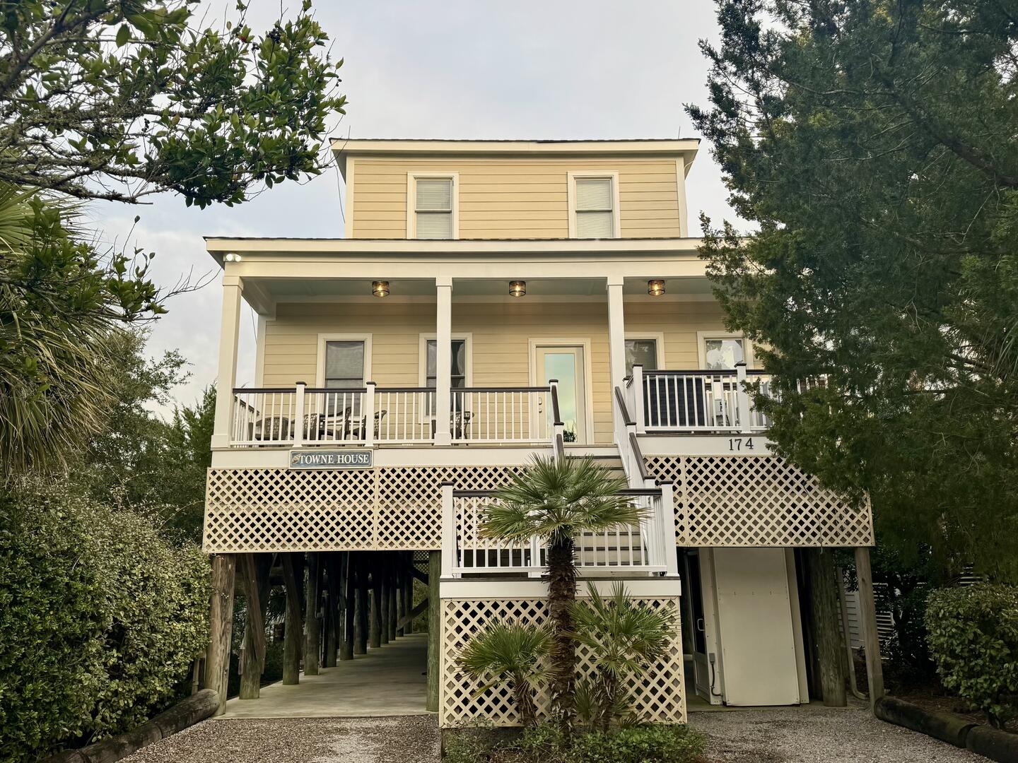 Towne House | Photo 6