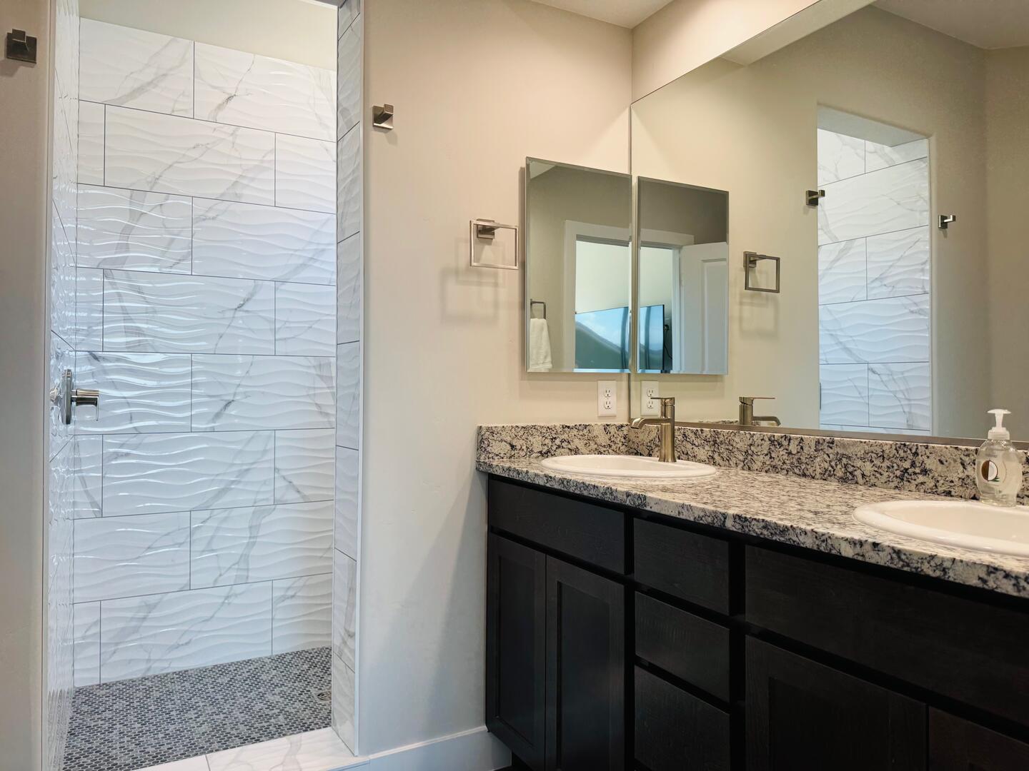 Primary Bathroom En-Suite