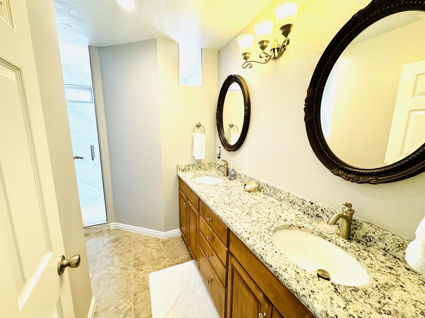 First King En-Suite Bath