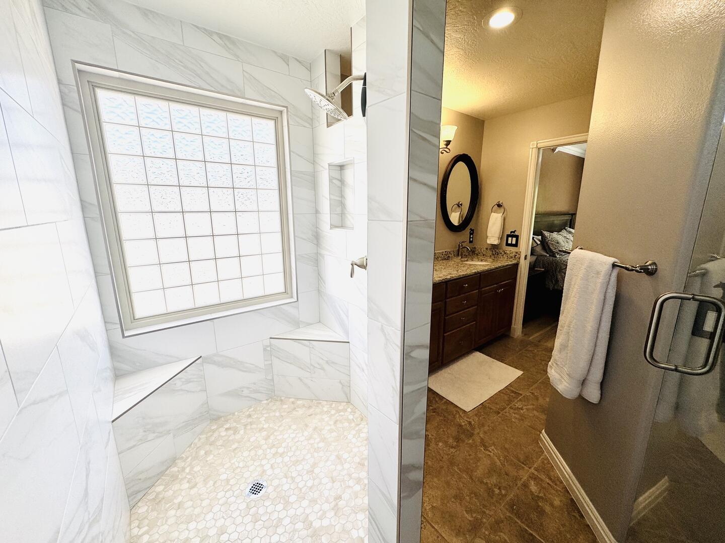 First King En-Suite Bath