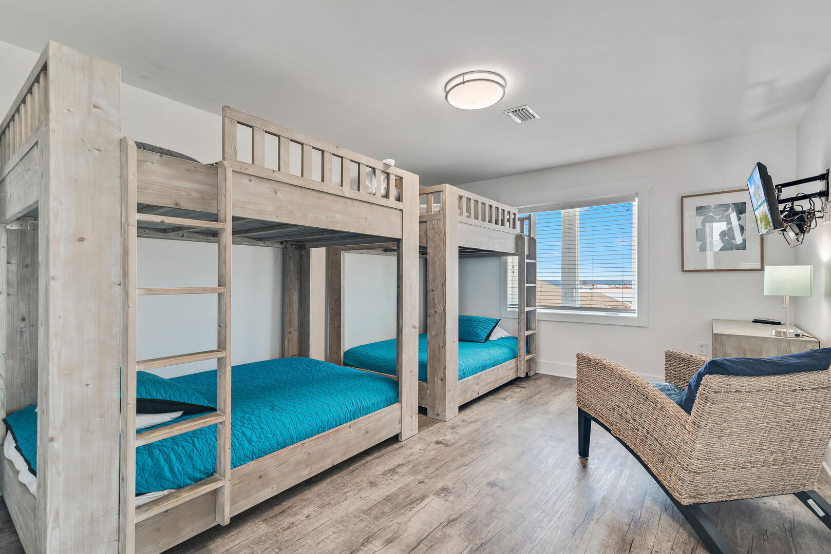 Always Sunny | Photo 17