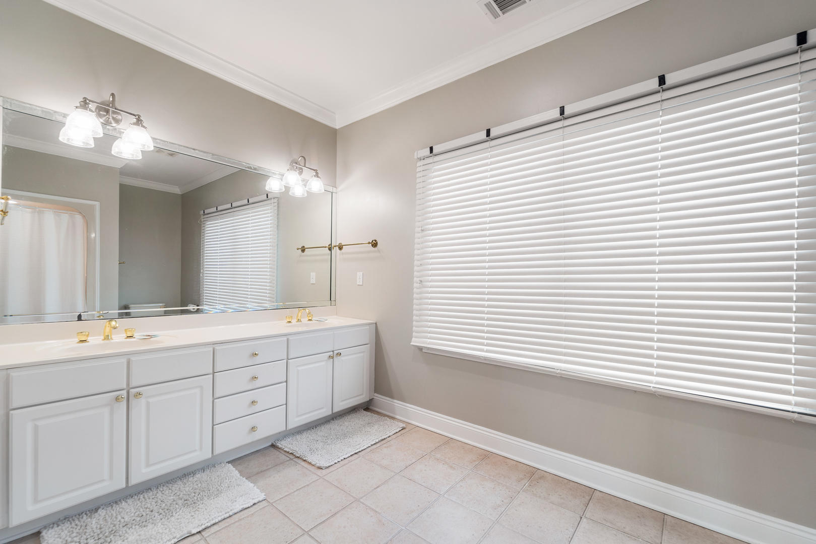 Large Master Bath- Level 2