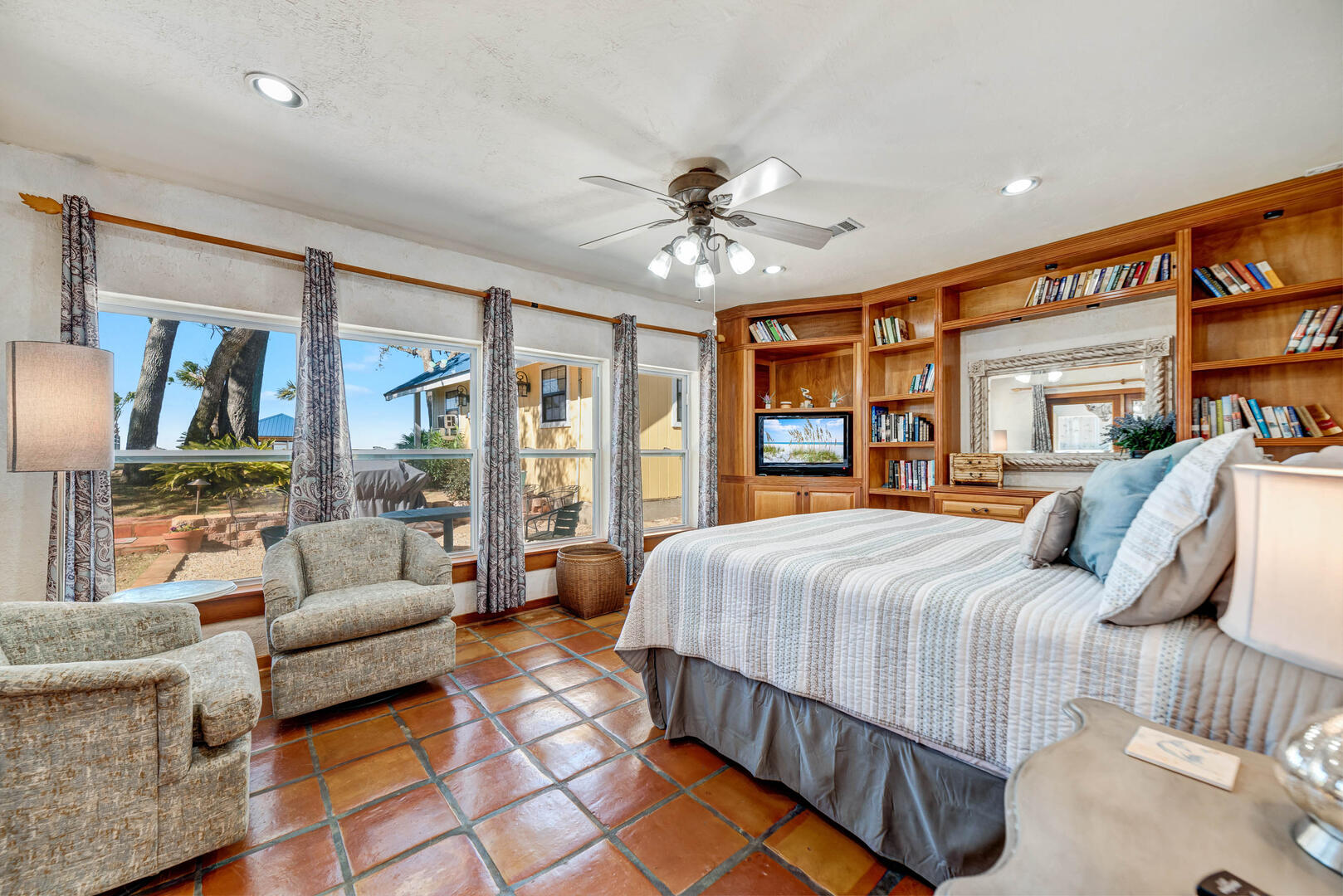 Pelican Bay | Photo 29000