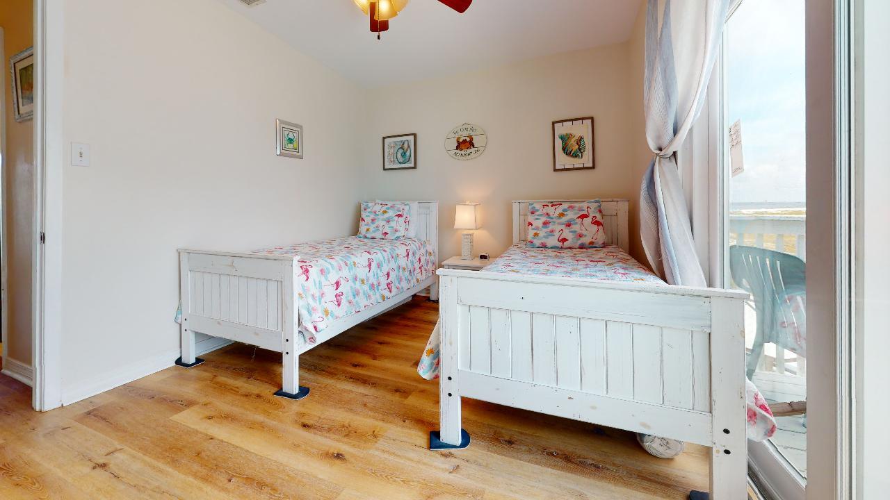 Twin/Twin bedroom