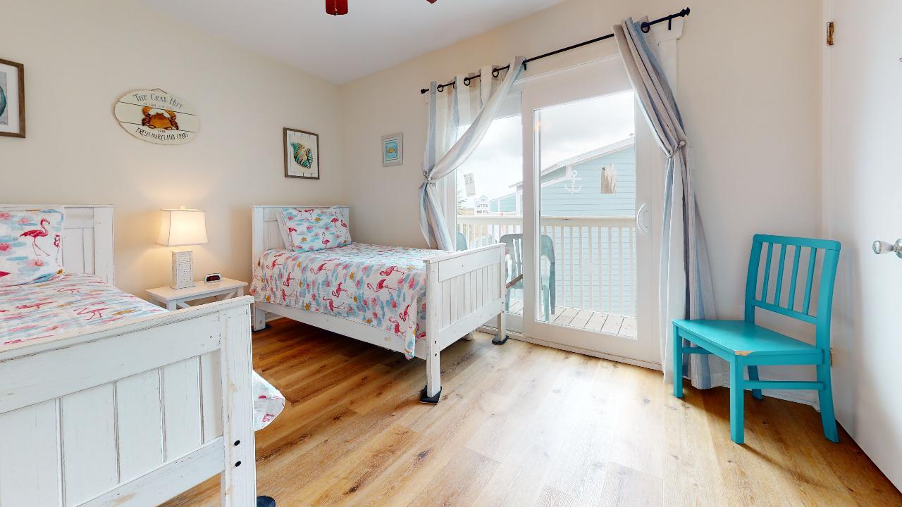 Twin/Twin bedroom