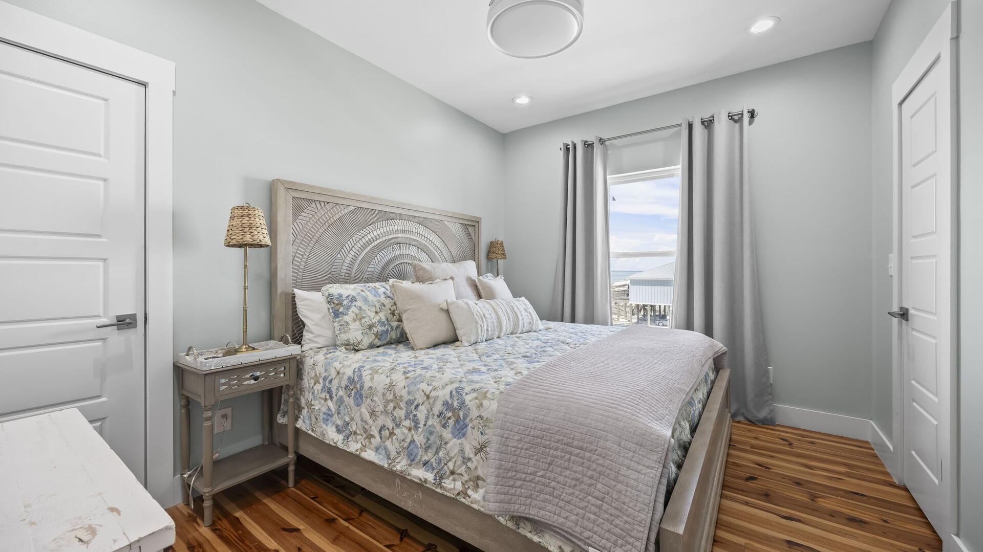 McBeech West | Photo 31