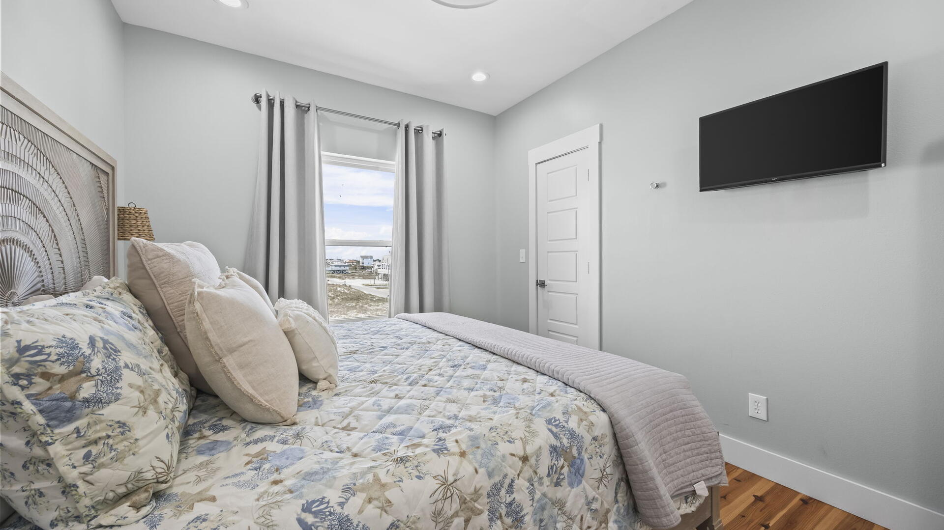 McBeech West | Photo 32