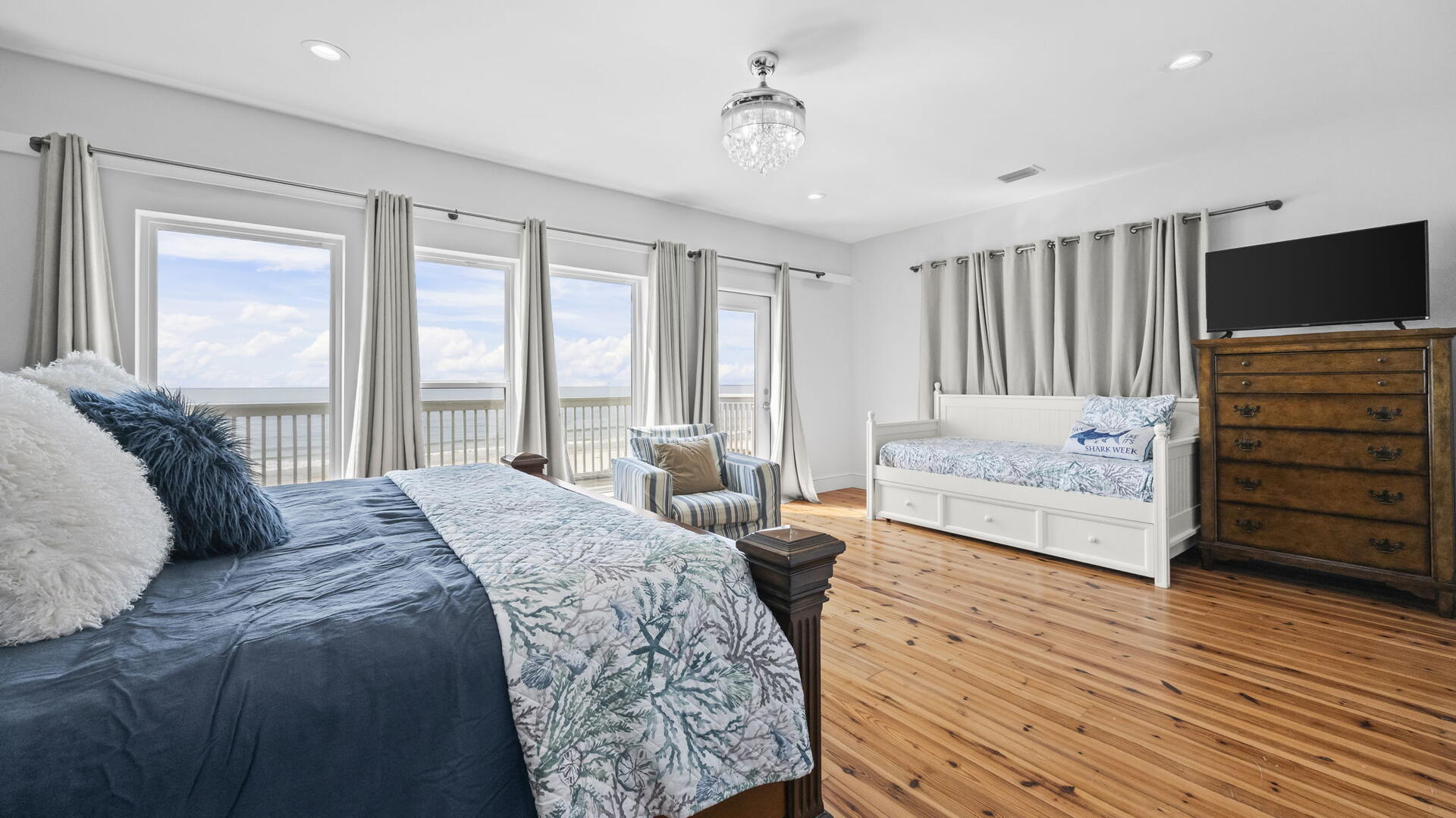 McBeech West | Photo 34
