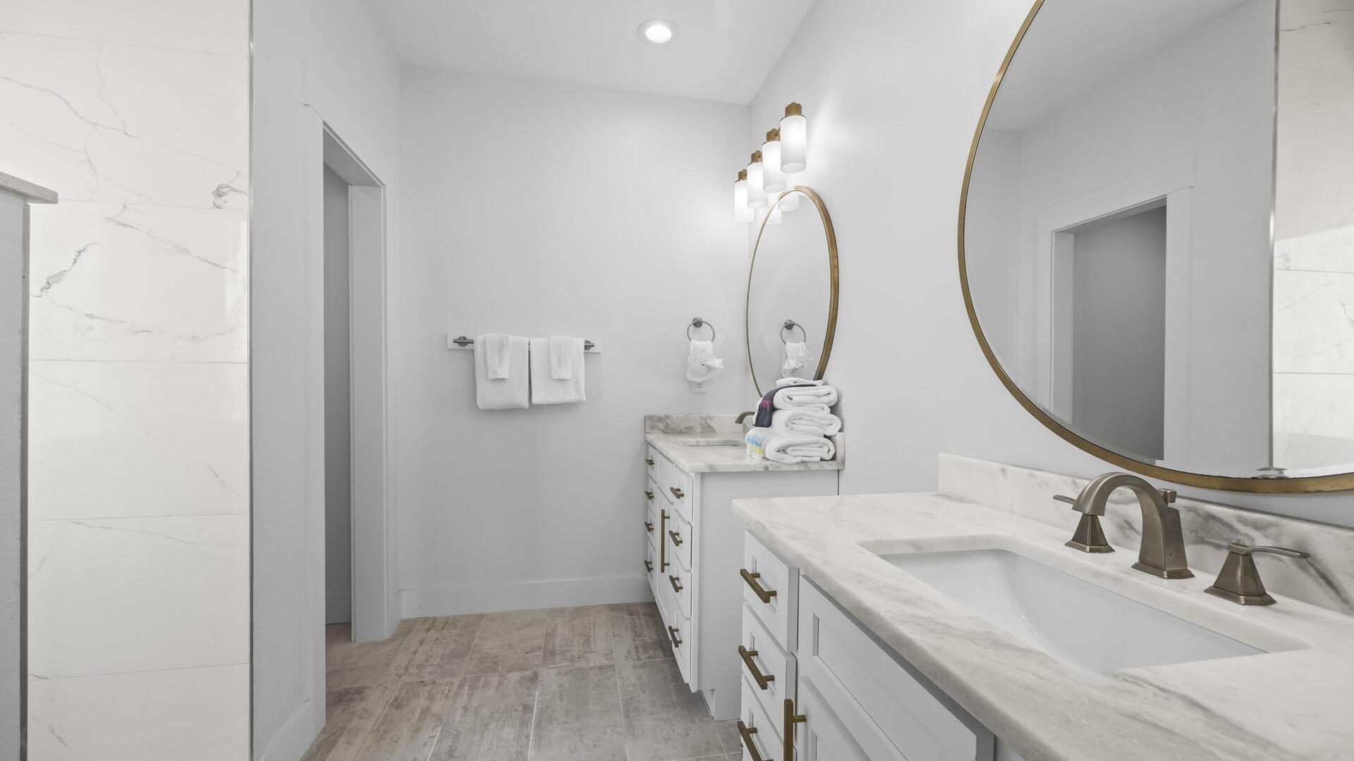 McBeech West | Photo 37