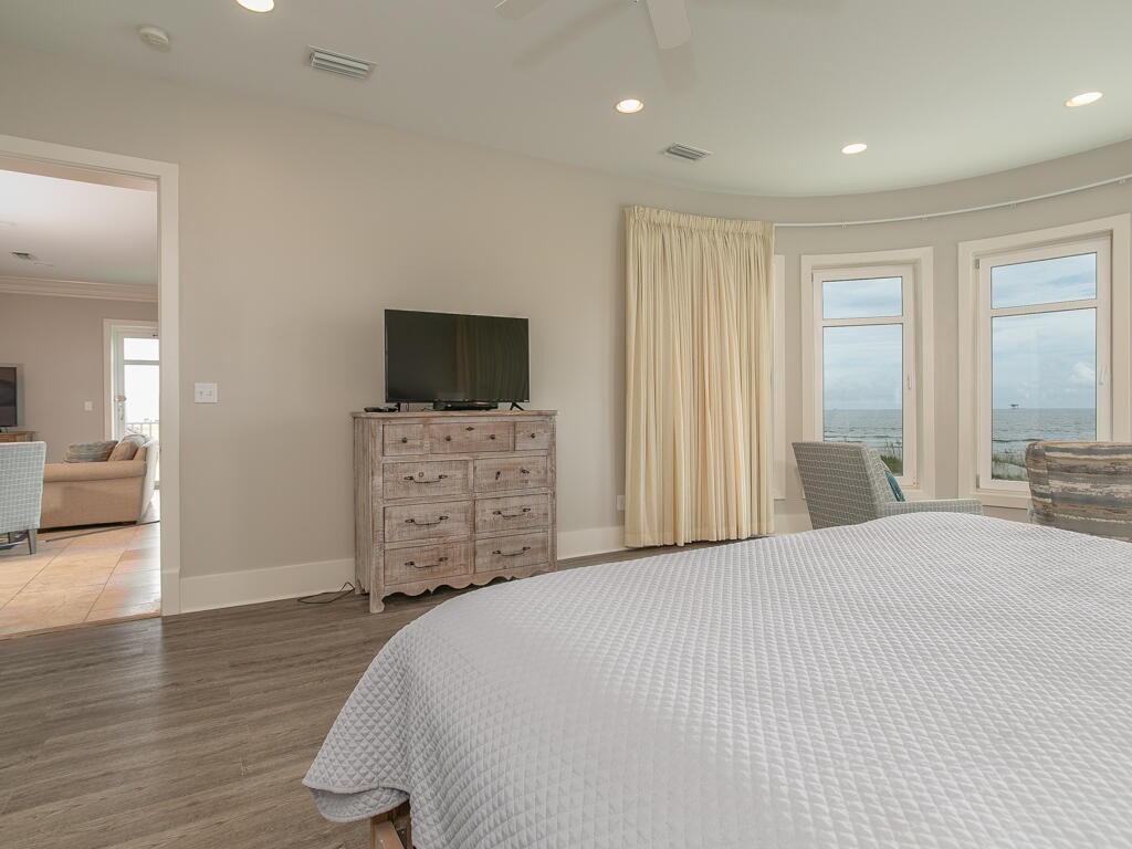 Escapades South Bottom | Photo 19