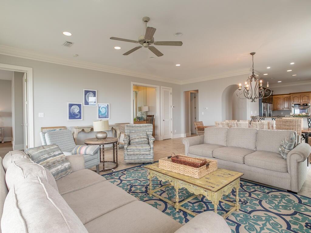 Escapades South Bottom 6