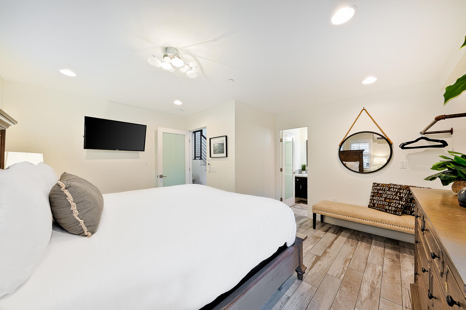 Deluxe Dover Retreat | Photo 19