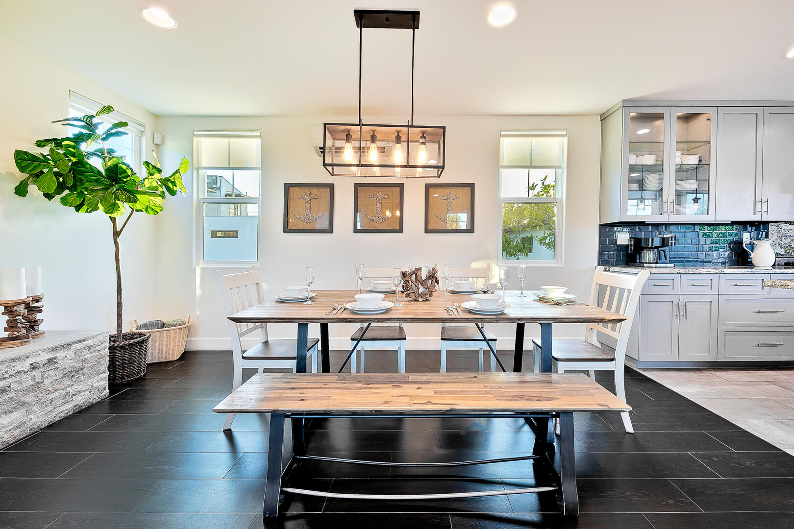 Deluxe Dover Retreat | Photo 13