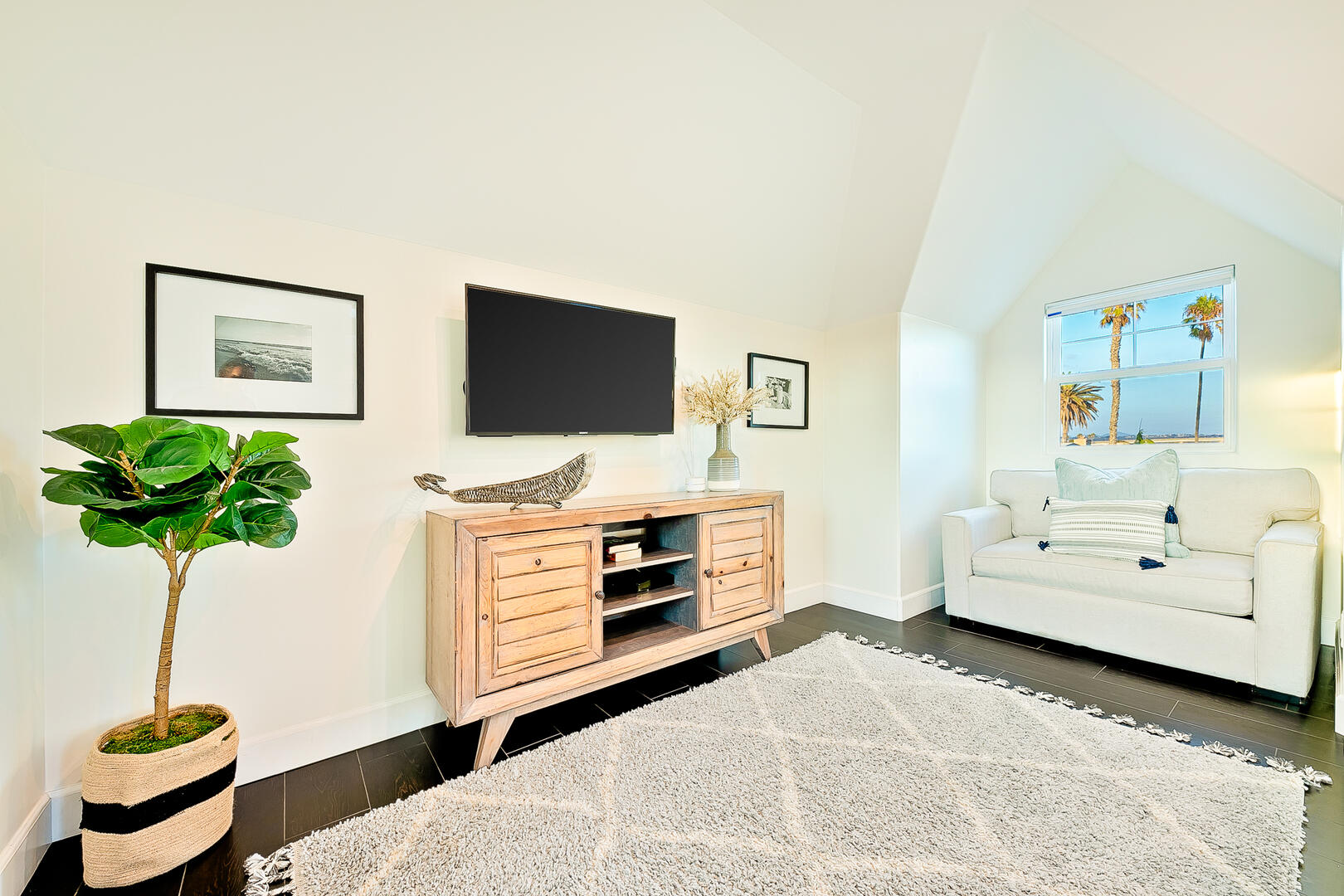 Deluxe Dover Retreat | Photo 34