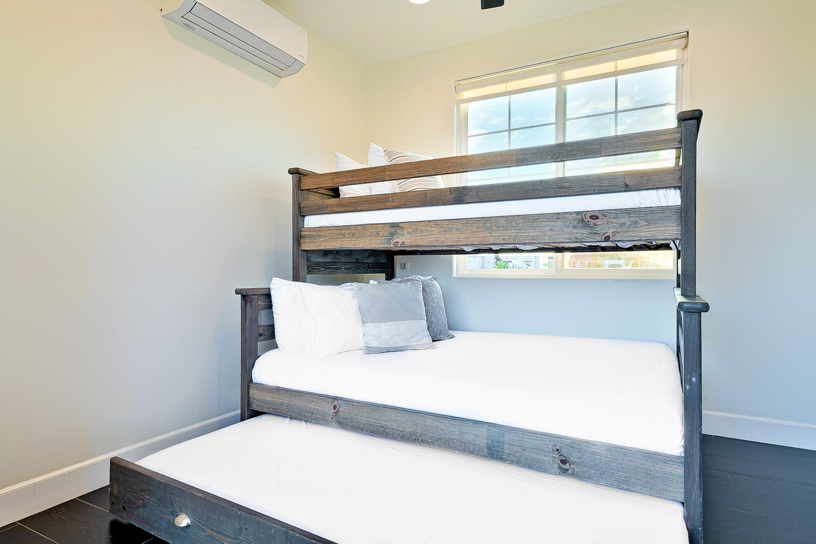 Deluxe Dover Retreat | Photo 35