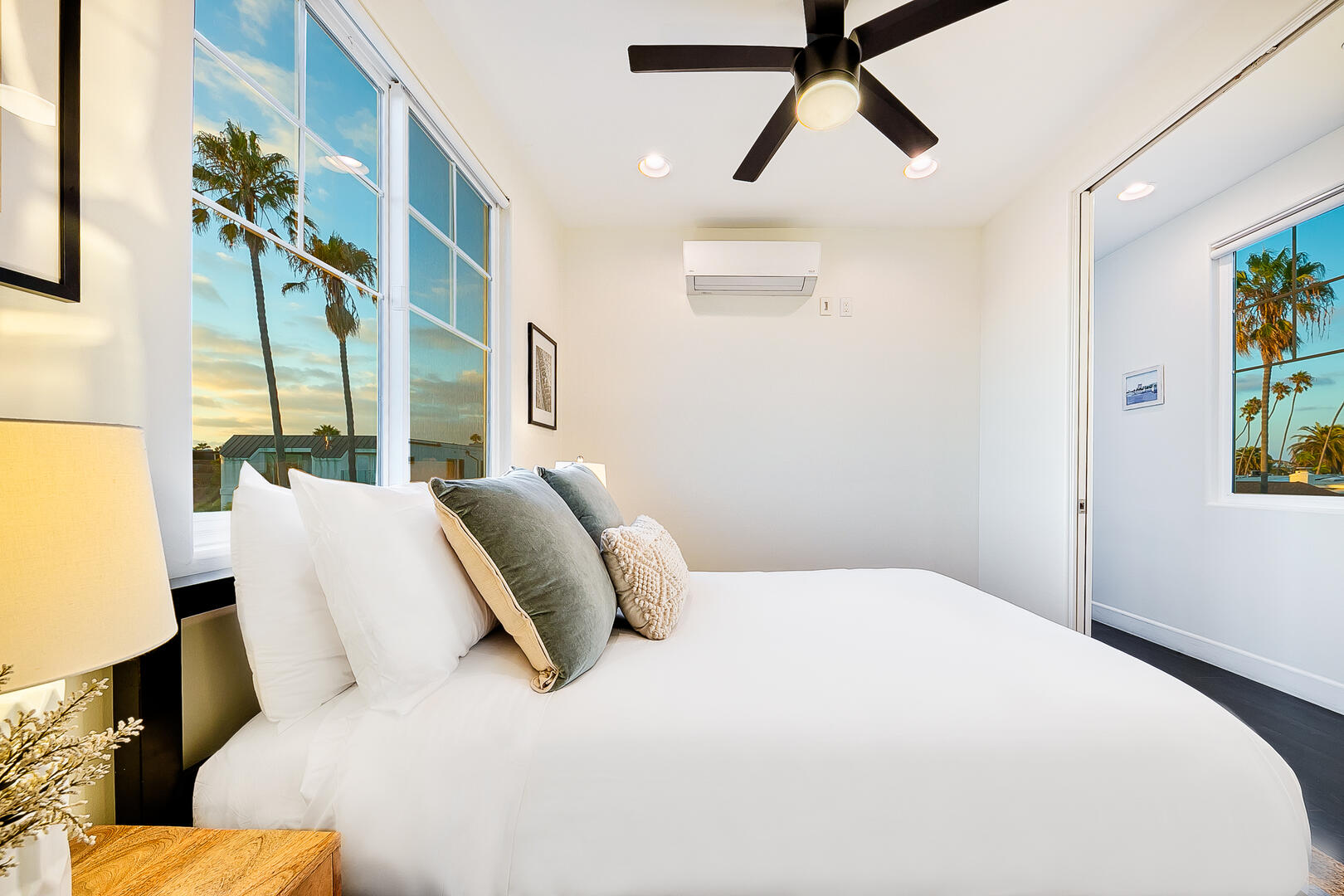 Deluxe Dover Retreat | Photo 39