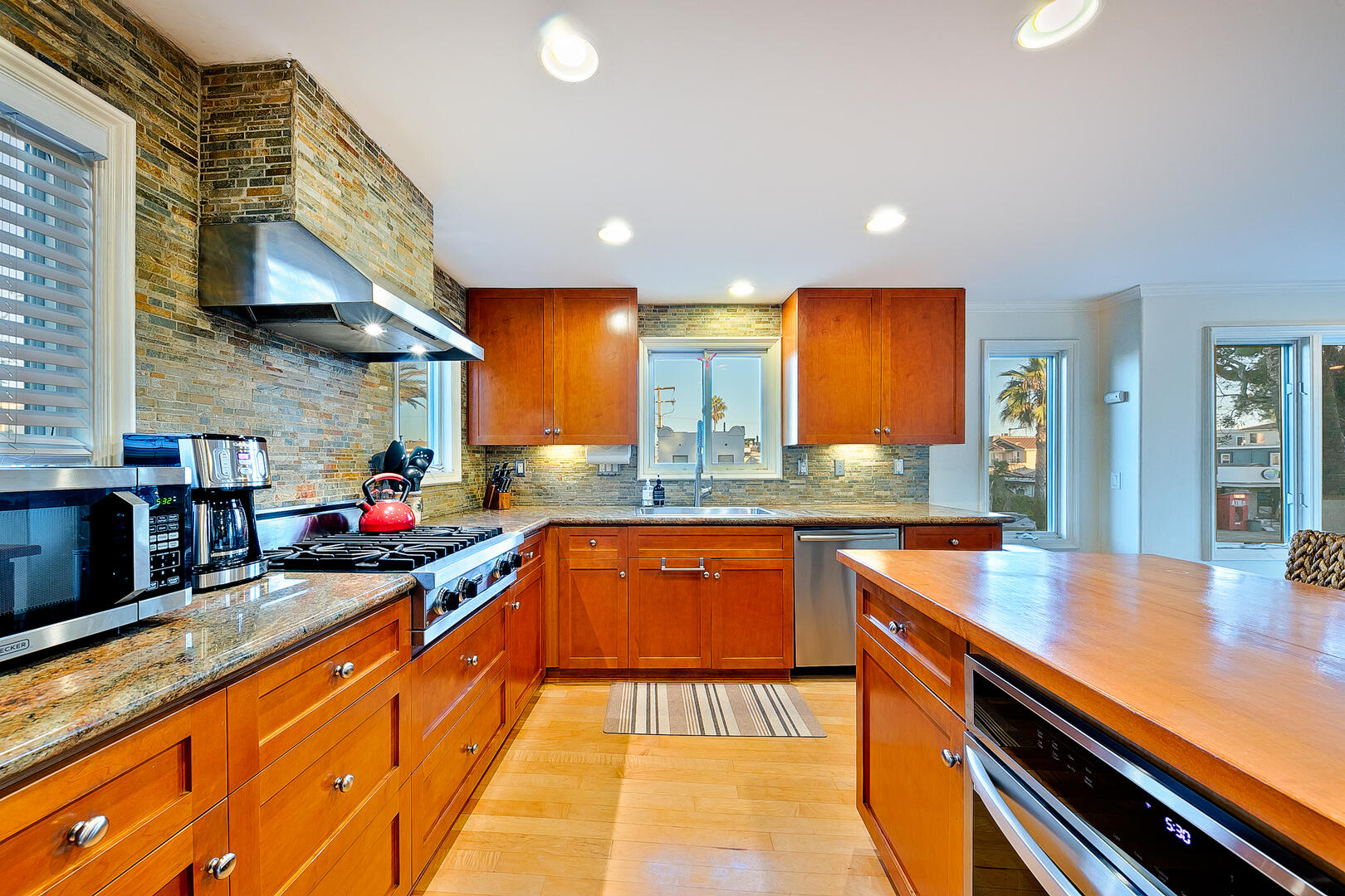 Rooftop Paradise | Photo 16