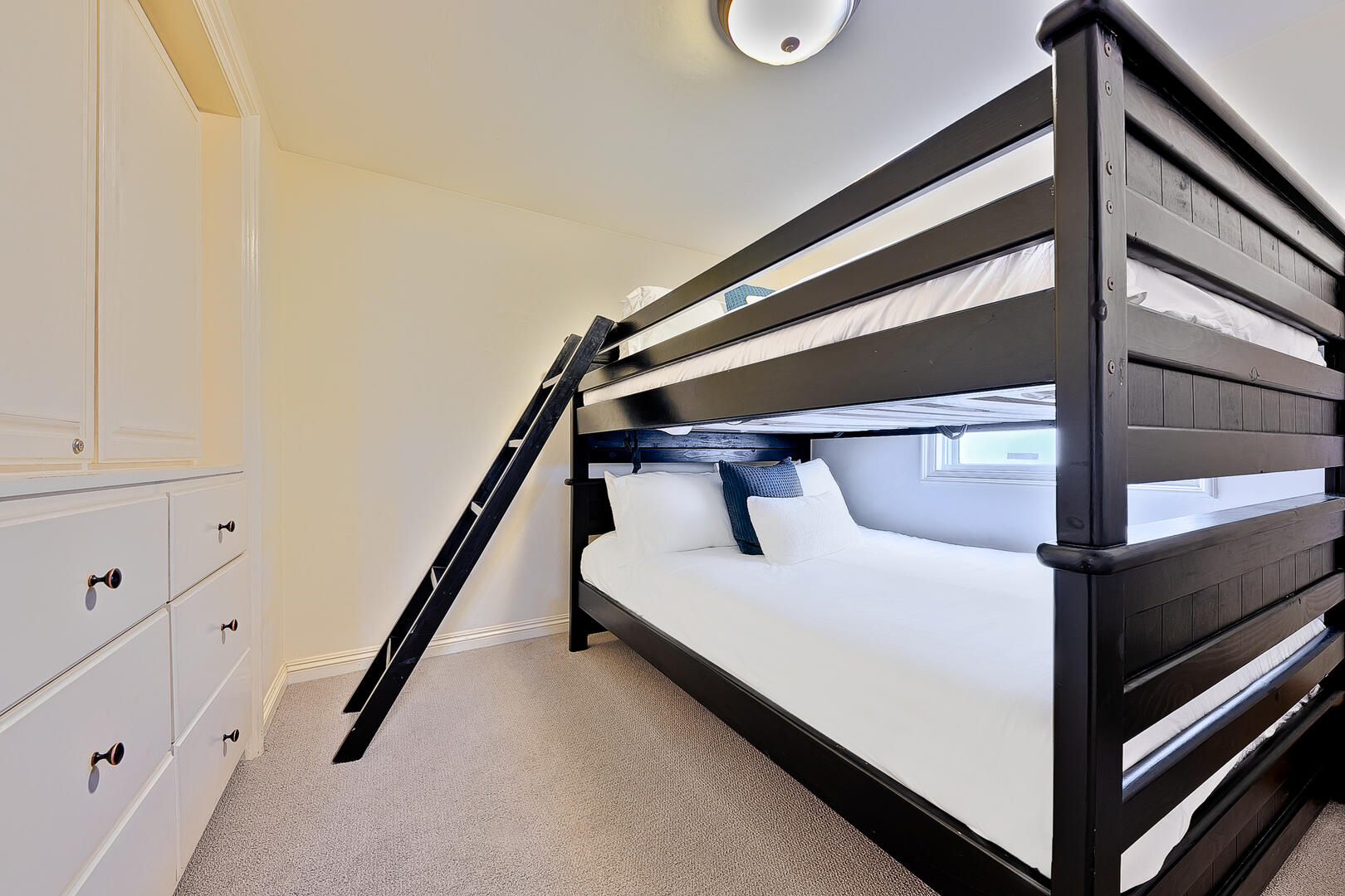 Rooftop Paradise | Photo 35