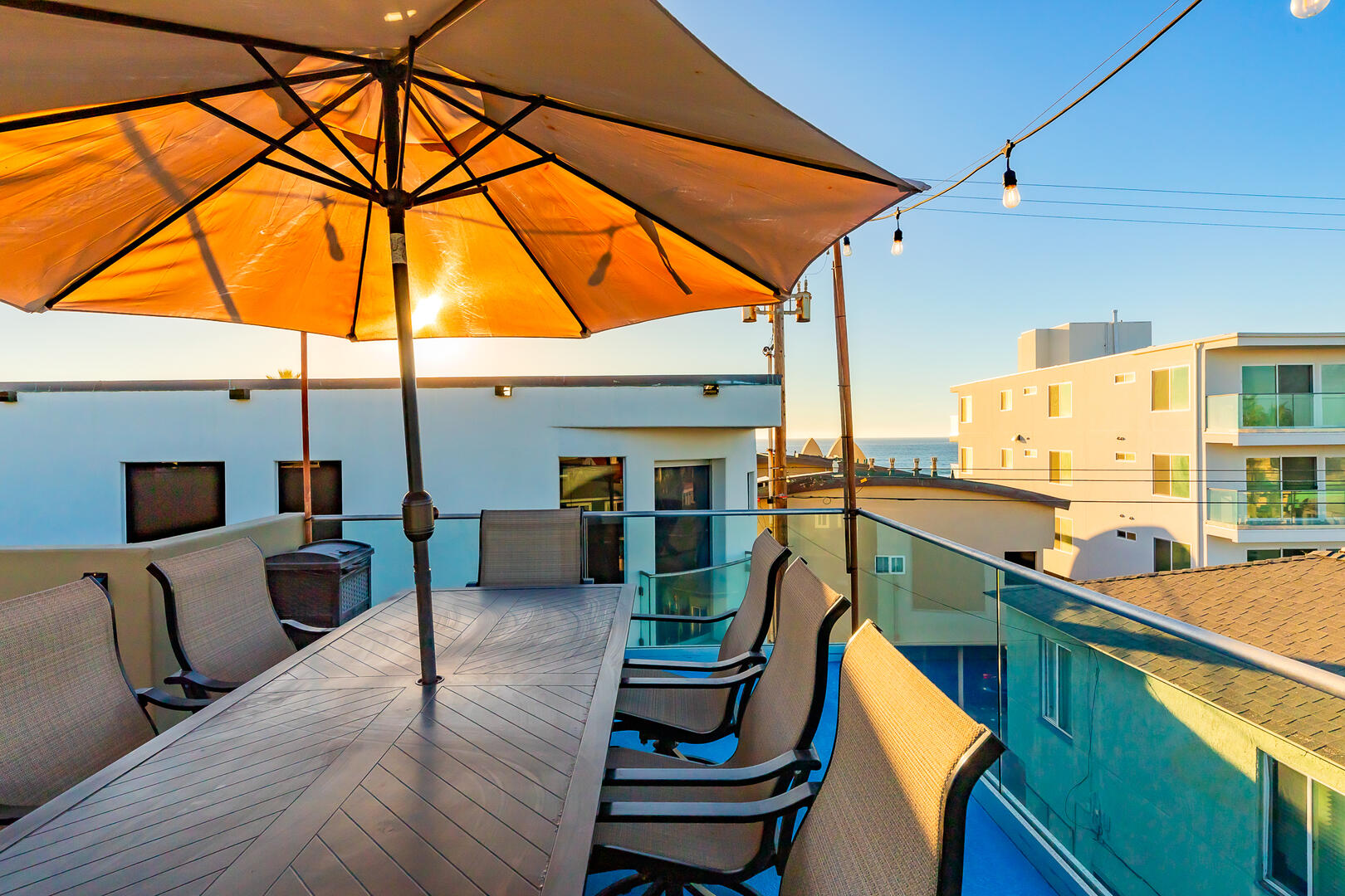 Rooftop Paradise | Photo 43