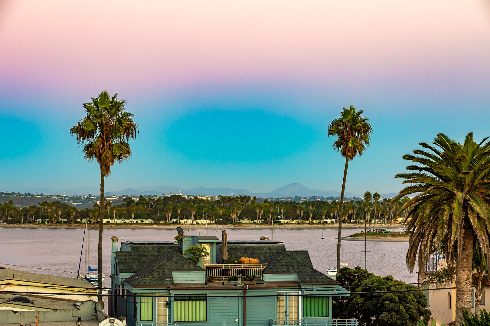 Rooftop Paradise | Photo 55