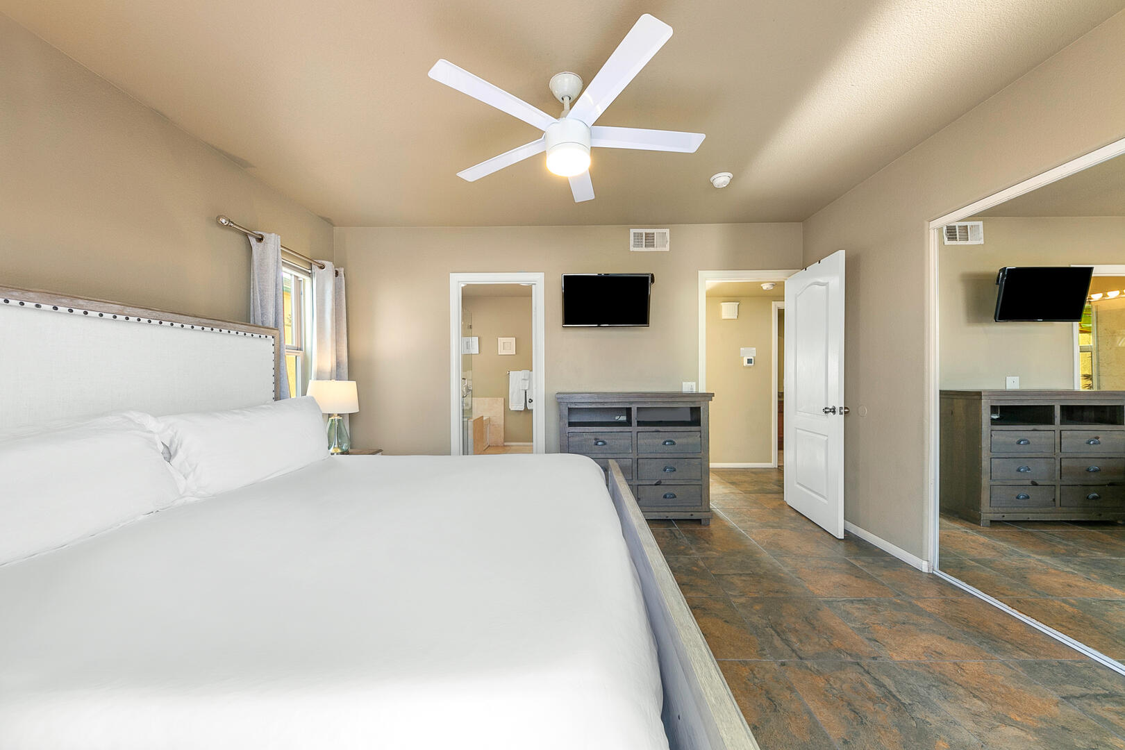 Nahant Oceanfront Penthouse Escape | Photo 38