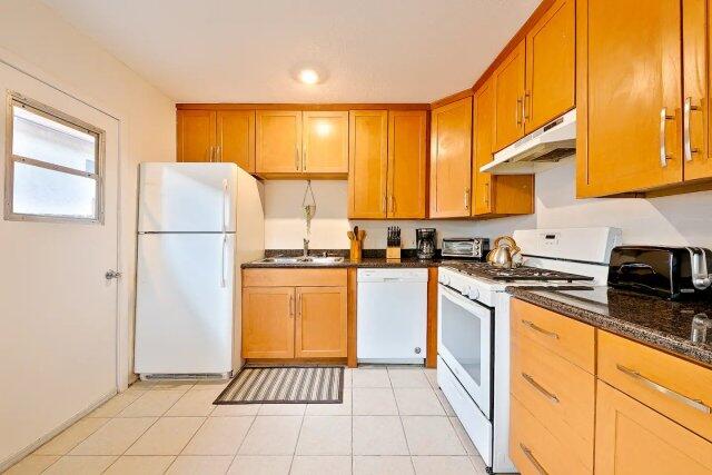 Diamond Gem - Private Yard, Hot Tub,Close to Beach | Photo 14
