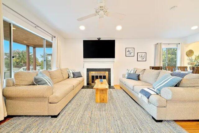 Pelican Place | Photo 2