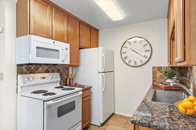 Sunset Coast Suite | Photo 9
