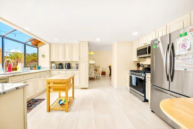 Calm Coastal Retreat | Photo 3