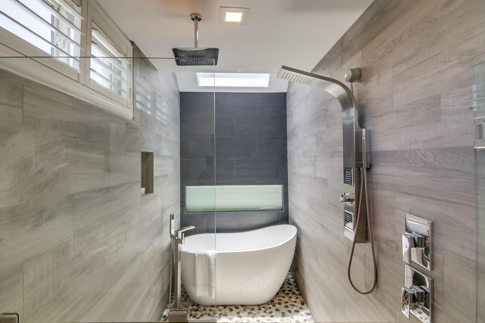 Wait N' Sea | Photo 220