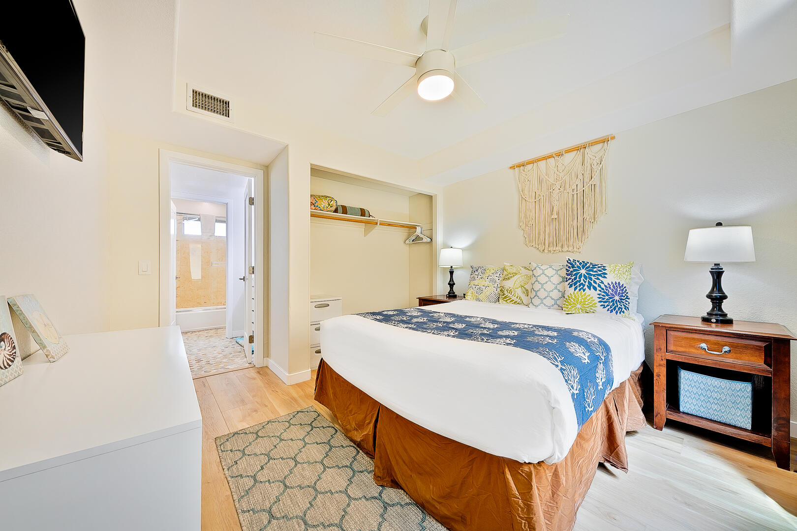 Serene Seas | Photo 160