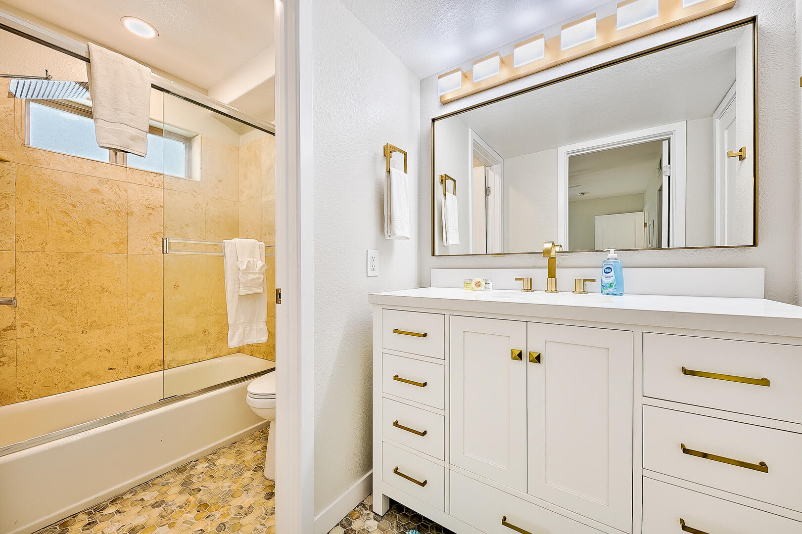 Serene Seas | Photo 110