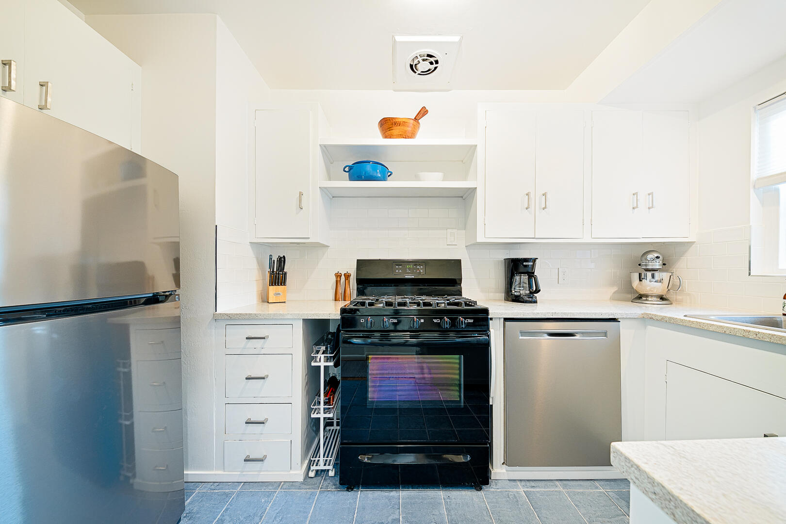 Beachy Bungalow | Photo 14