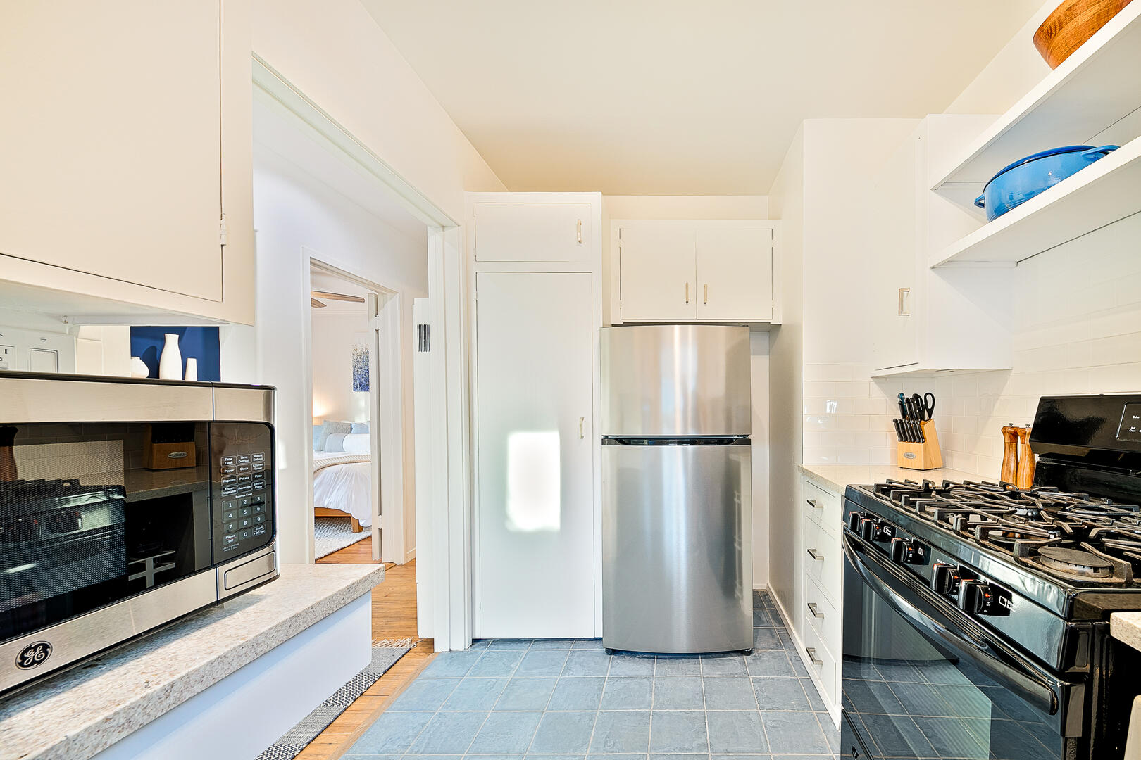 Beachy Bungalow | Photo 16