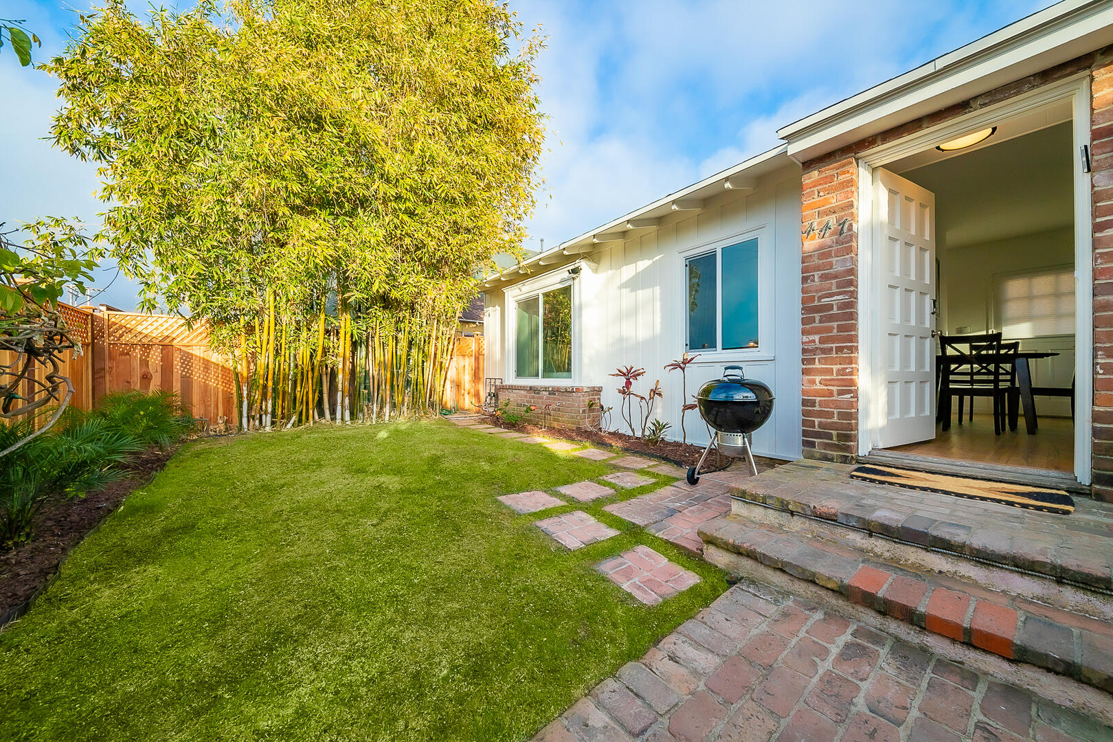 Beachy Bungalow | Photo 25