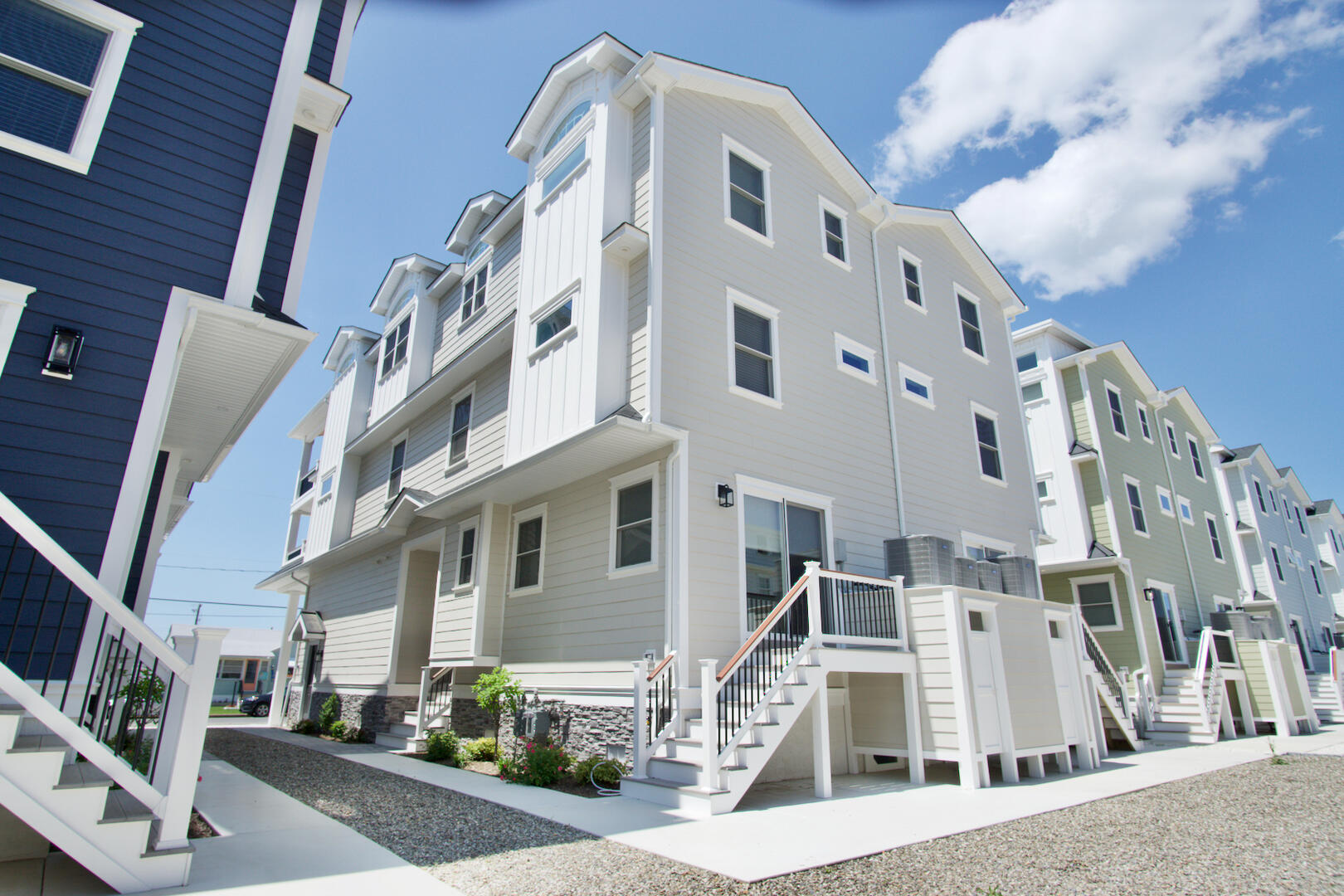 211 40th Street - East
