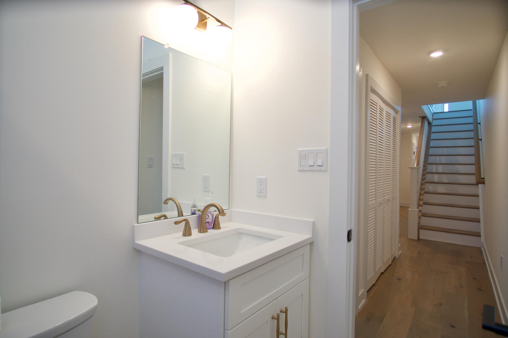211 40th Street - East
