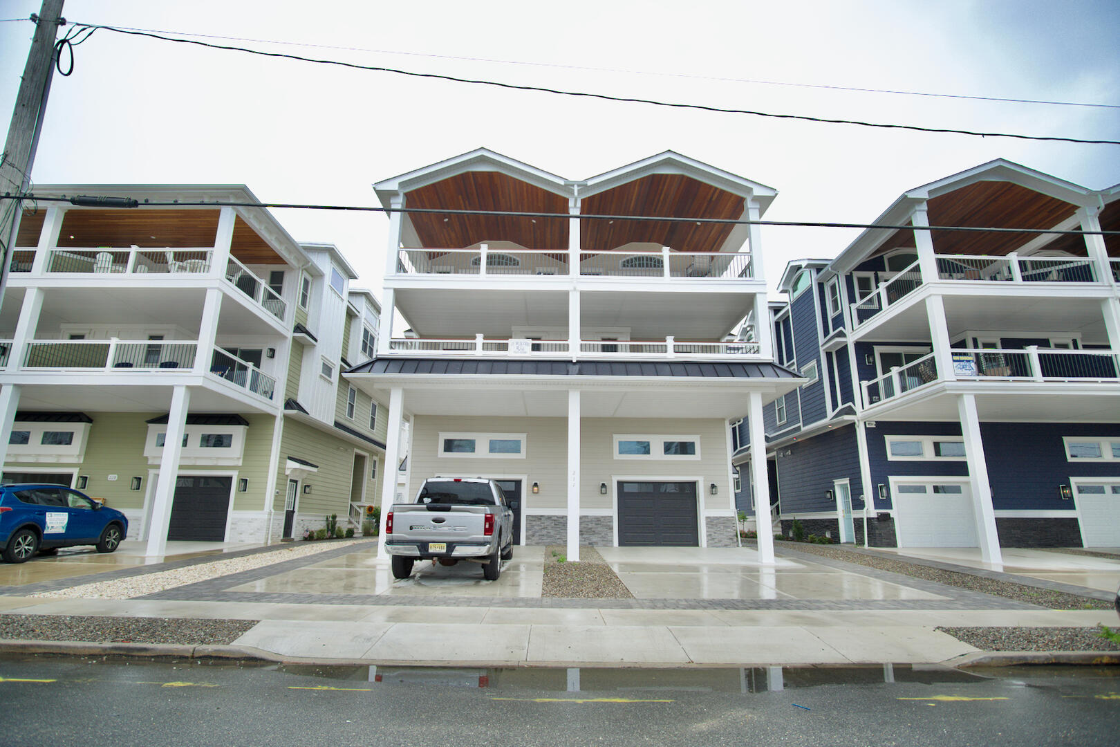 211 40th Street - West