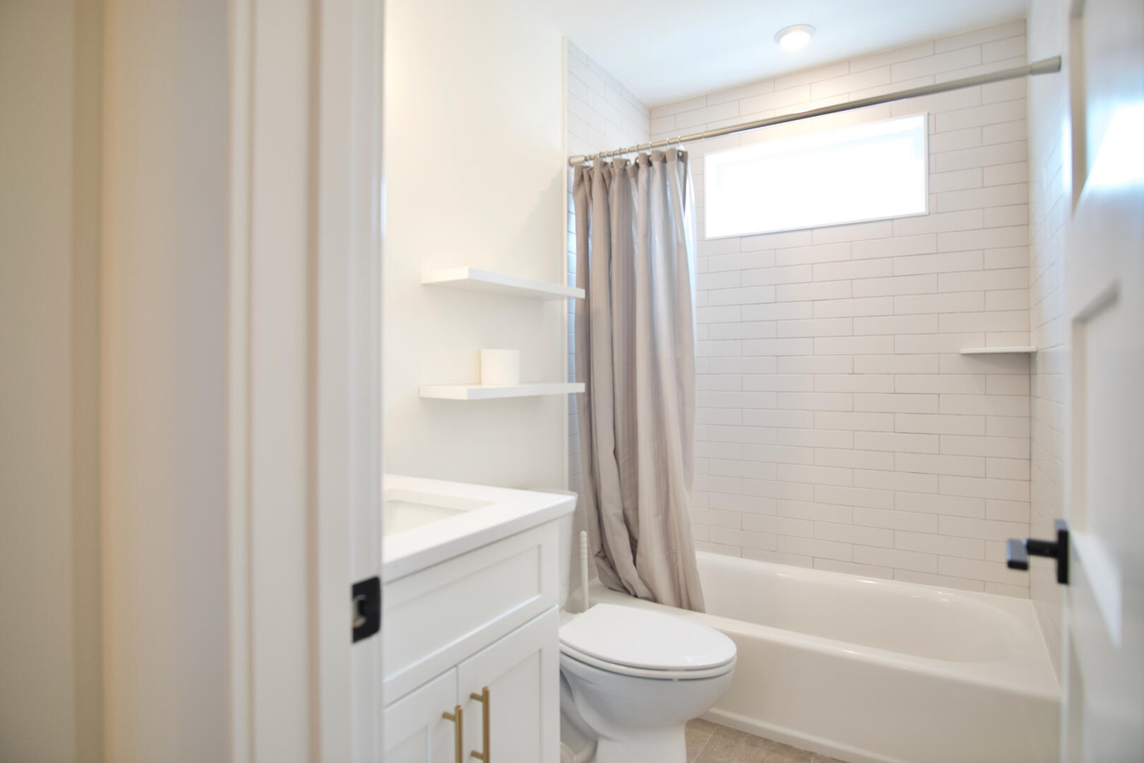 211 40th Street - West